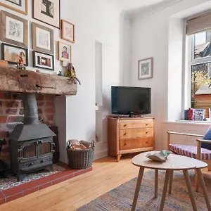 Cozy With Character Vibrant Style Flat At Leith Links Park Apartment